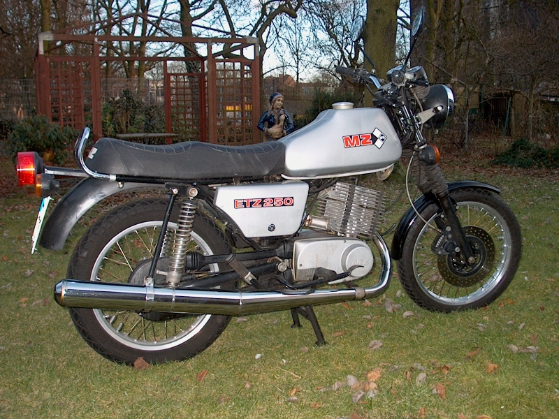 MZ ETZ 250 right side