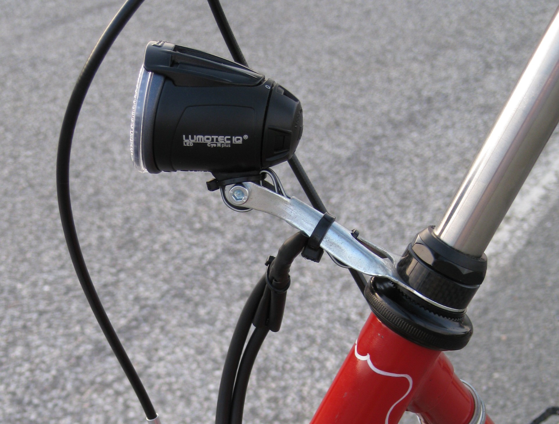 Bumm-Laterne f&uuml;r ordentliches Licht und Carbon-Spacer f&uuml;r den Porn-Faktor.